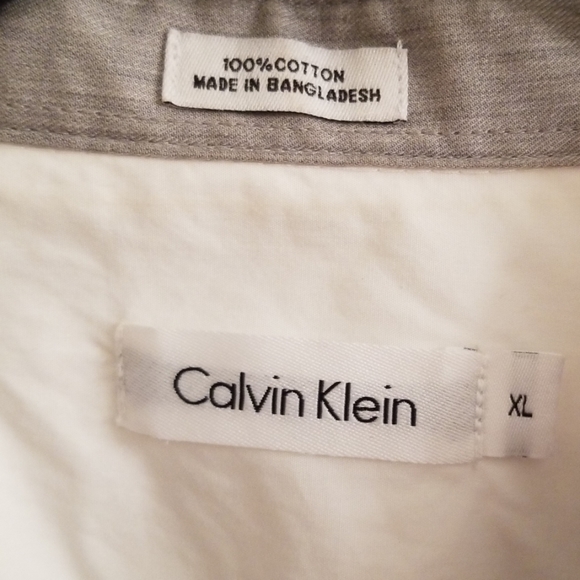 Men's White Calvin Klein shirt. - Picture 2 of 4